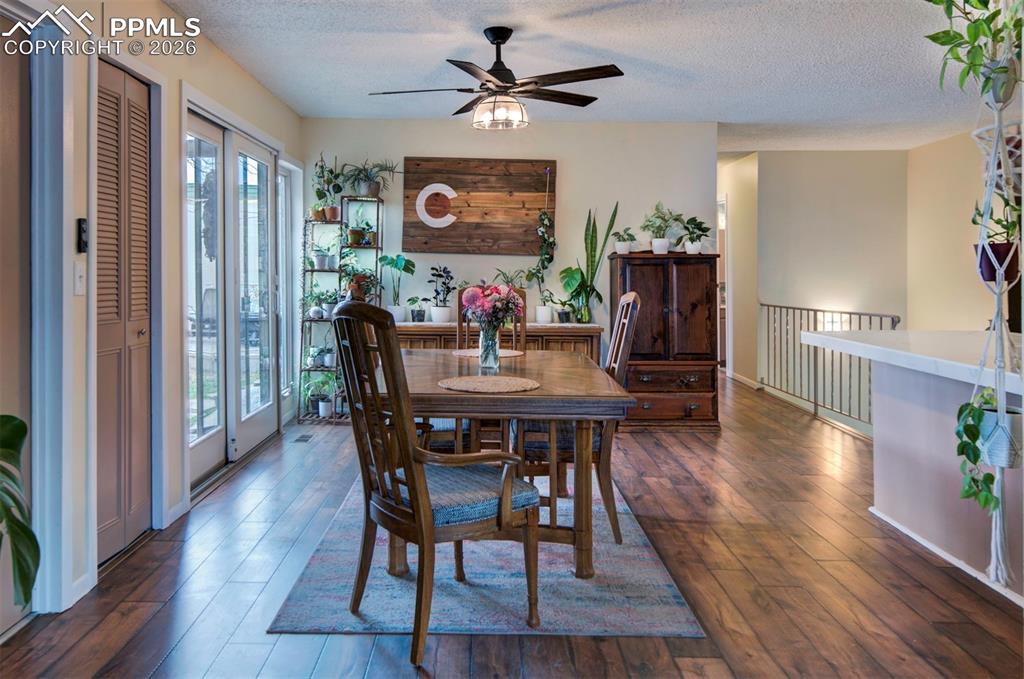 Image 11 of 26: Dining Area