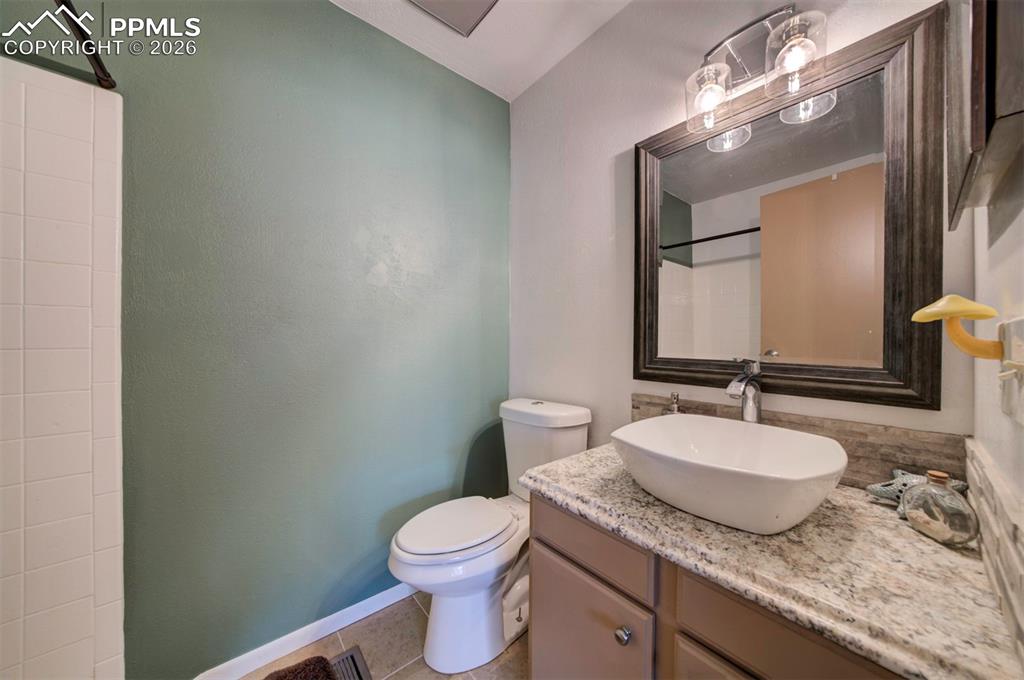 Image 14 of 26: Bathroom