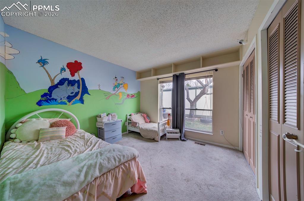 Image 15 of 26: Bedroom