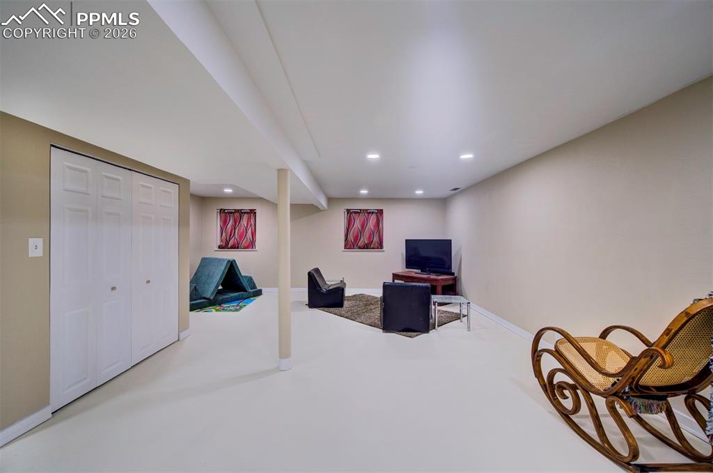 Image 20 of 26: Sitting Room