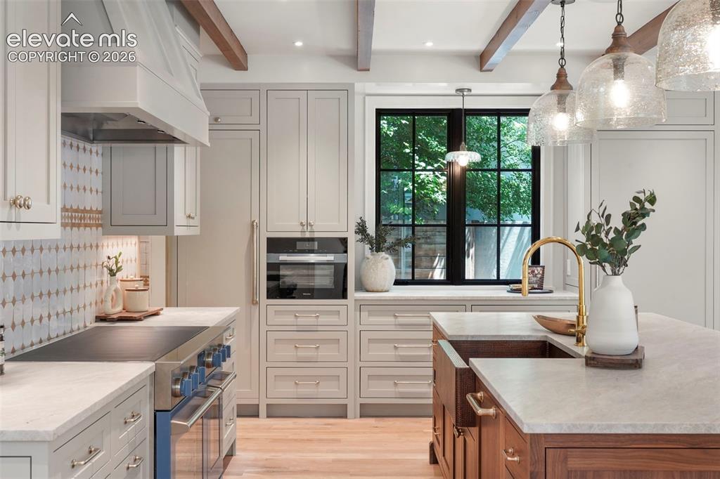 Image 11 of 34: Kitchen