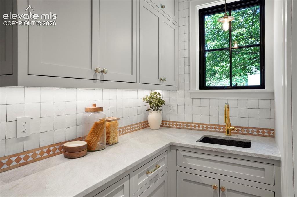 Image 12 of 34: Kitchen