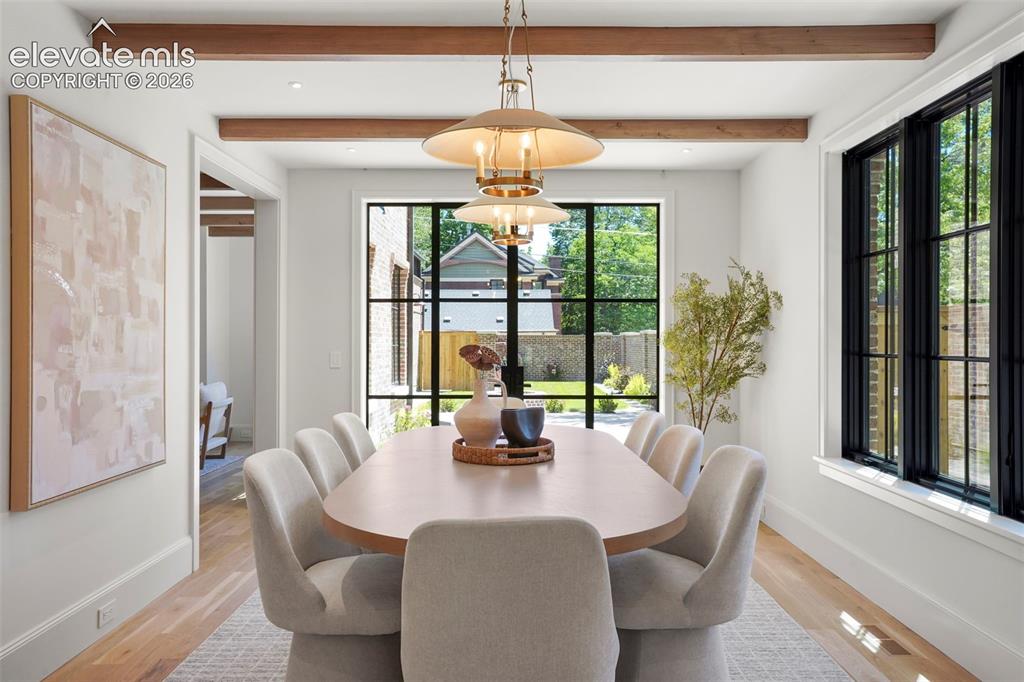 Image 7 of 34: Dining Area
