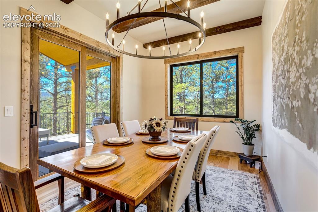 Image 19 of 50: Dining Area