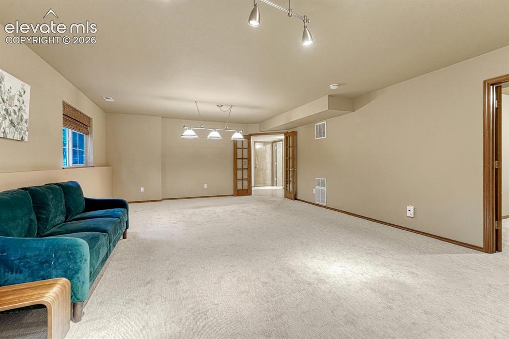 Image 32 of 46: Family Room