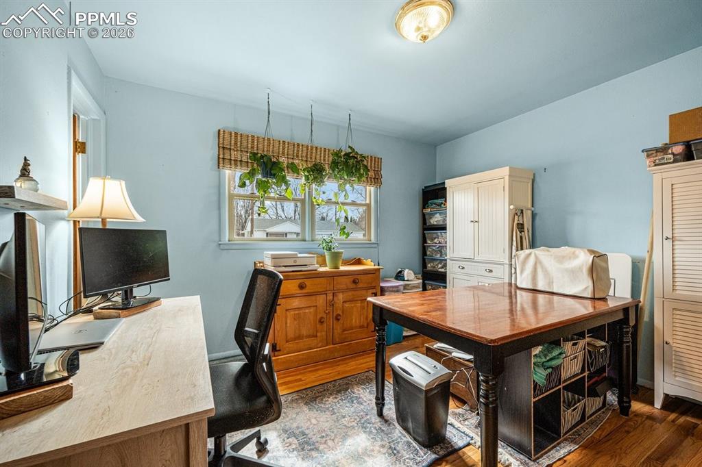 Image 12 of 24: Office