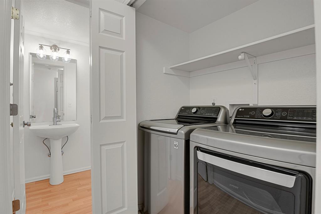 Image 16 of 33: Laundry