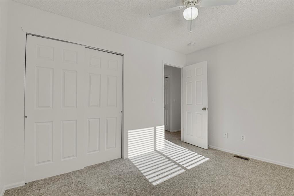 Image 26 of 33: Bedroom