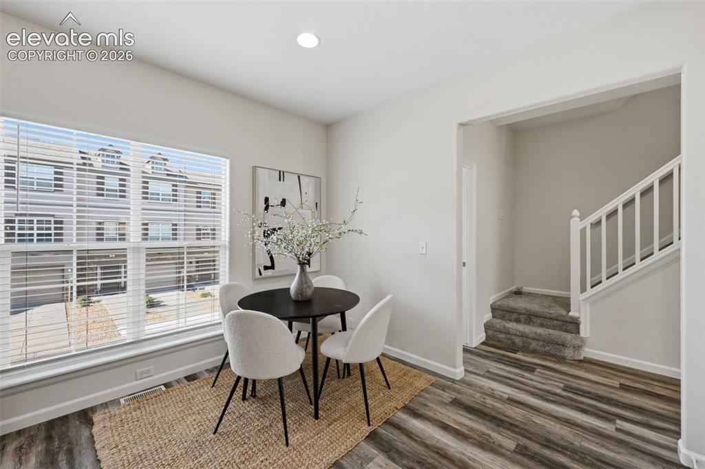 Image 11 of 28: Dining Area