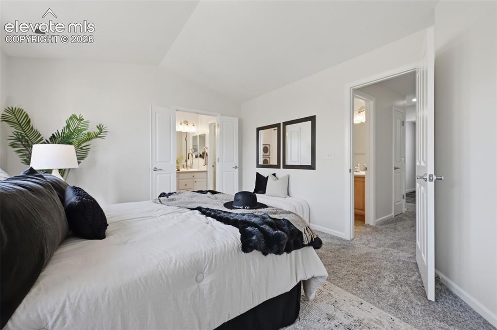 Image 18 of 28: Bedroom