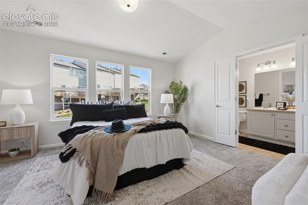 Image 19 of 28: Bedroom