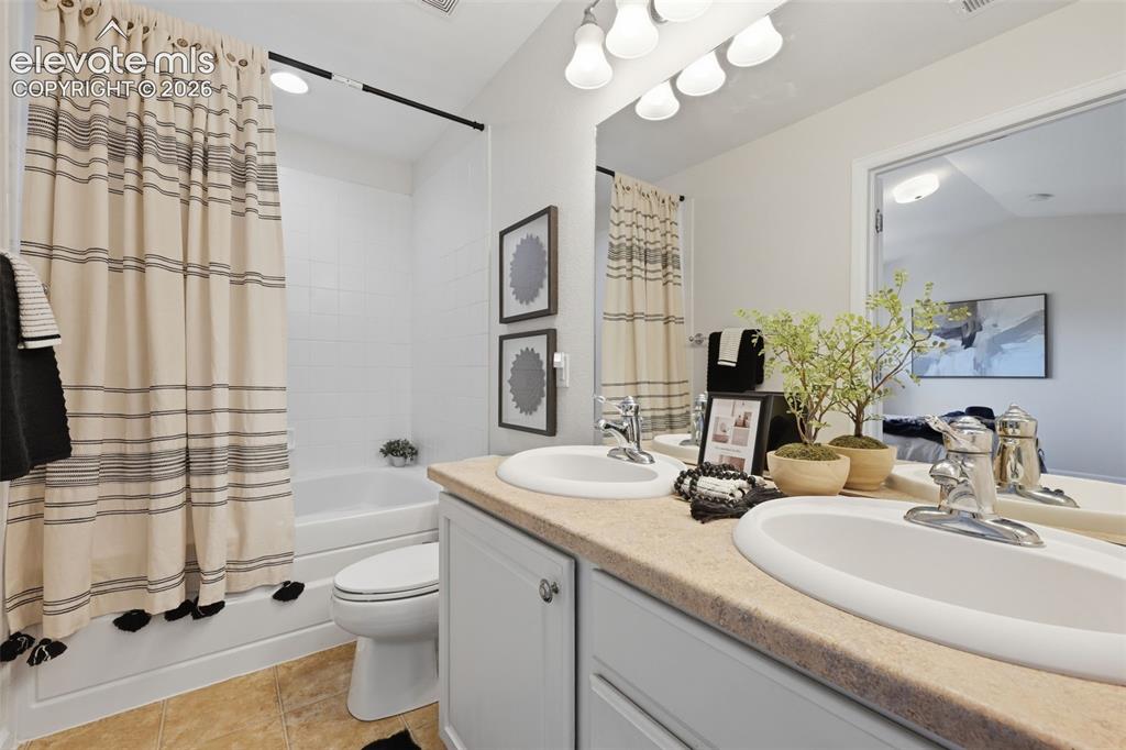 Image 20 of 28: master bathroom