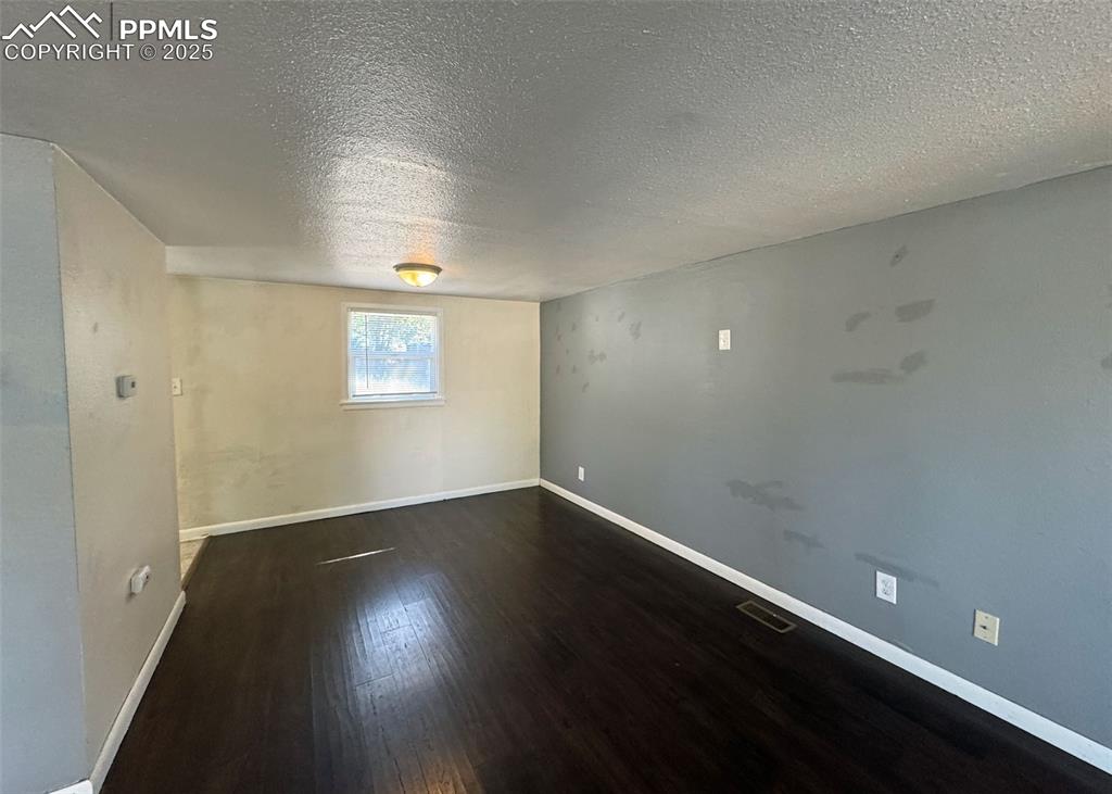 Image 10 of 23: Dining Area