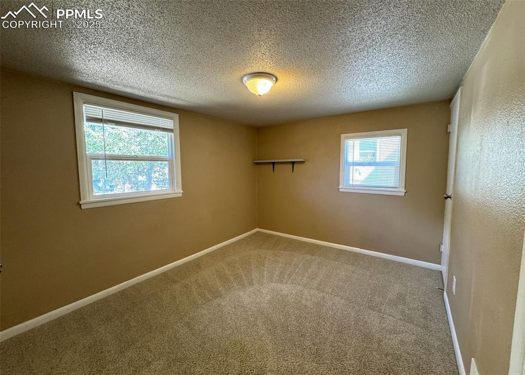 Image 13 of 23: Bedroom