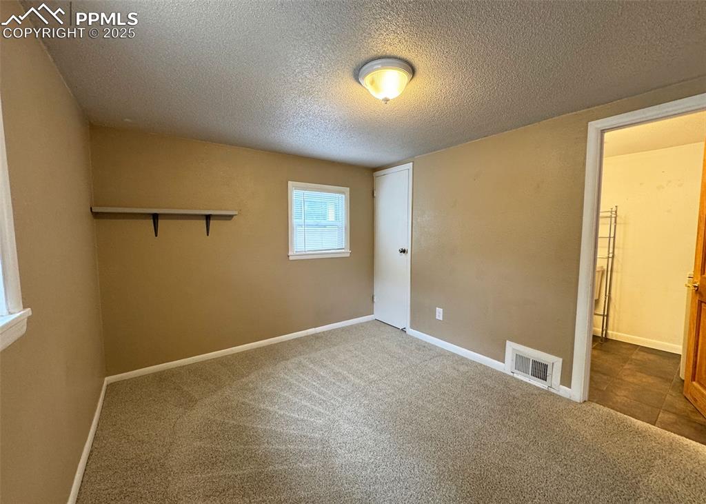 Image 16 of 23: Bedroom