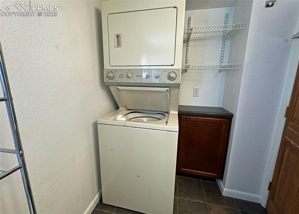 Image 19 of 23: Laundry