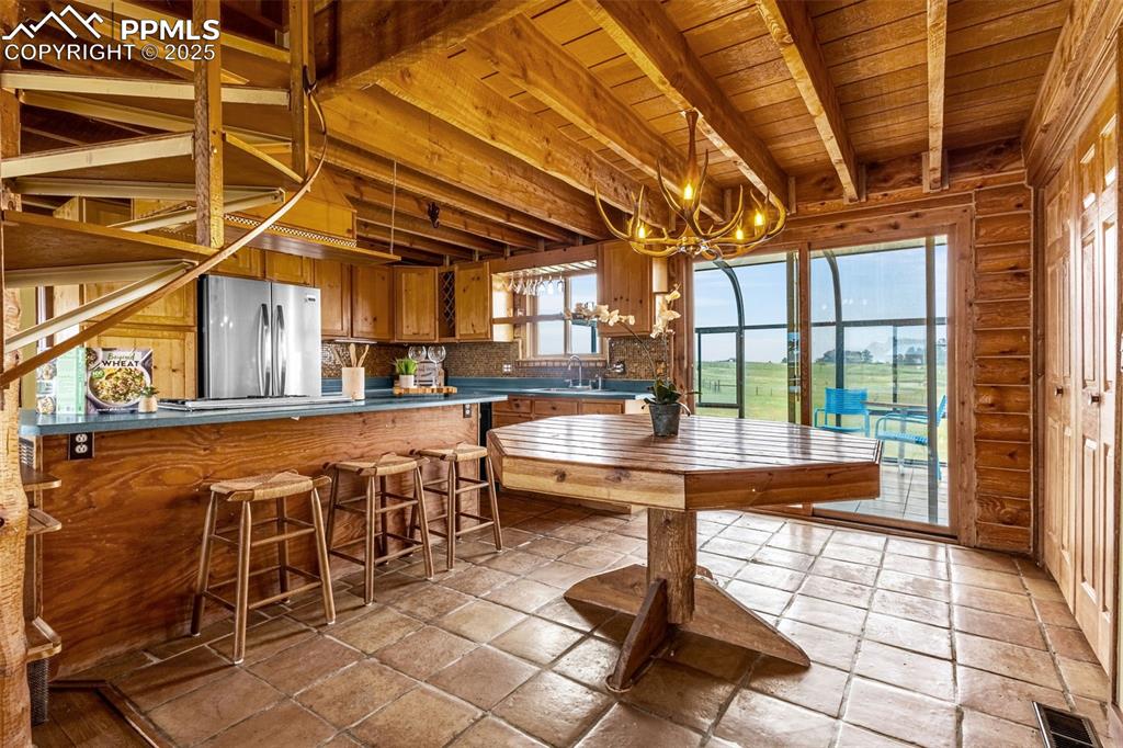 Image 10 of 33: Kitchen