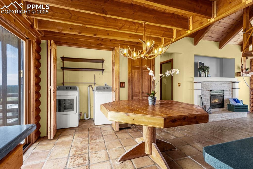Image 11 of 33: Dining Area