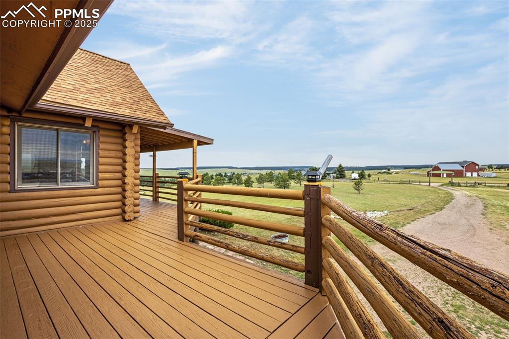 Image 16 of 33: Deck