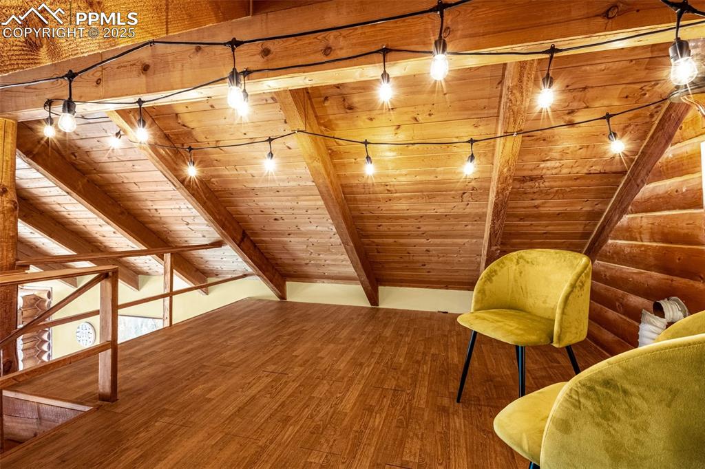 Image 21 of 33: Loft