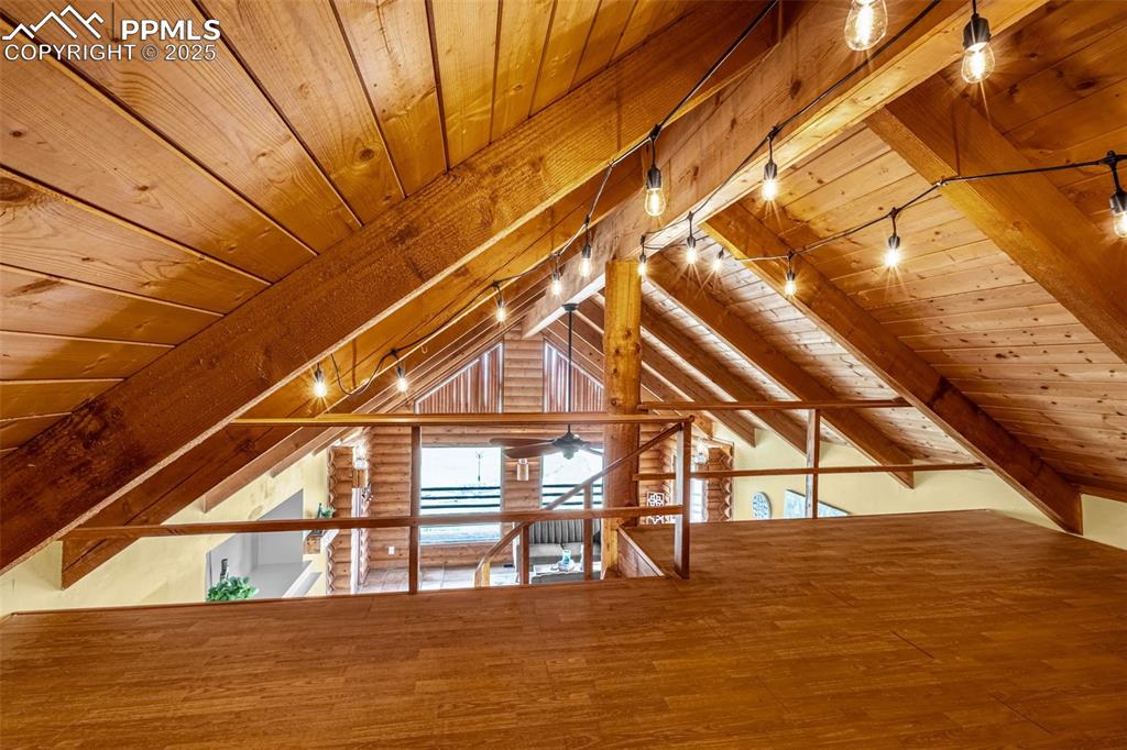 Image 22 of 33: Loft