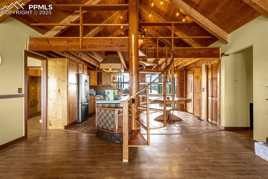 Image 6 of 33: Great Room