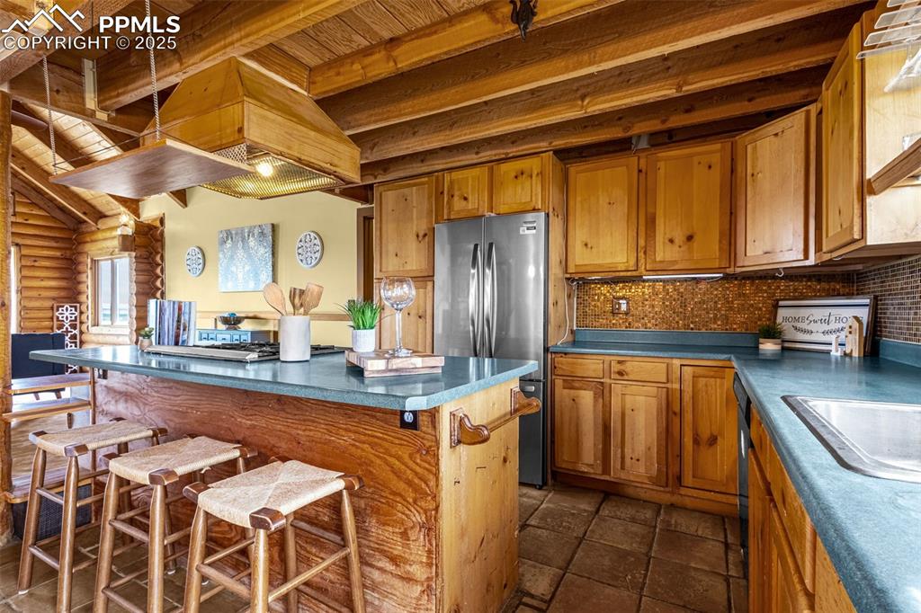 Image 8 of 33: Kitchen