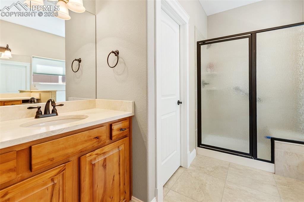 Image 21 of 39: Office