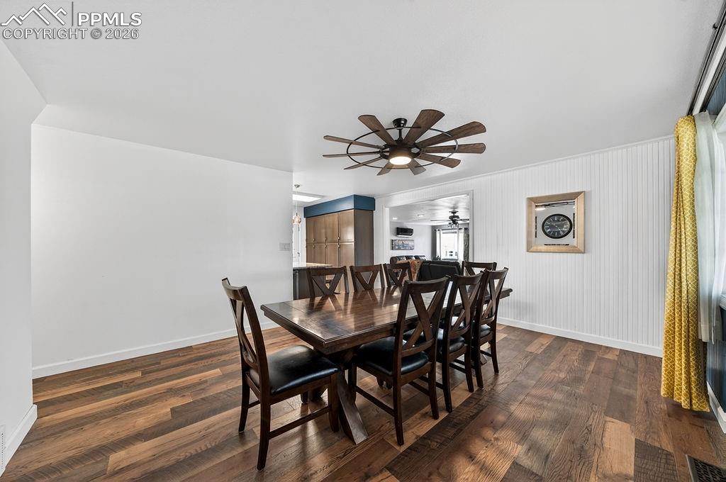 Image 11 of 46: Dining Room