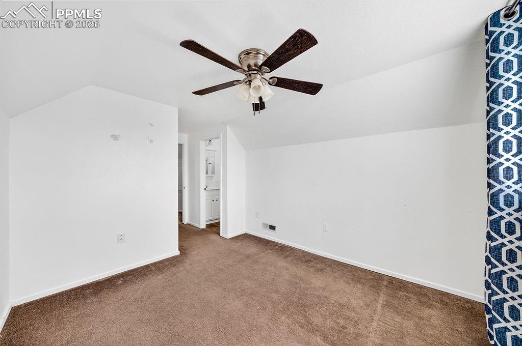 Image 33 of 46: Bedroom