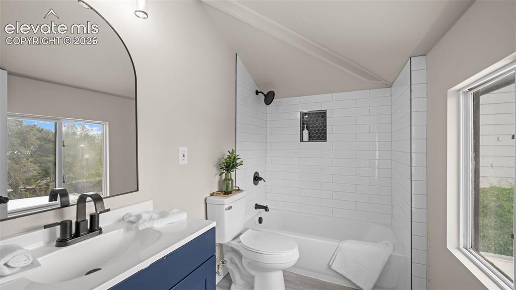 Image 31 of 45: 3rd bathroom in the loft