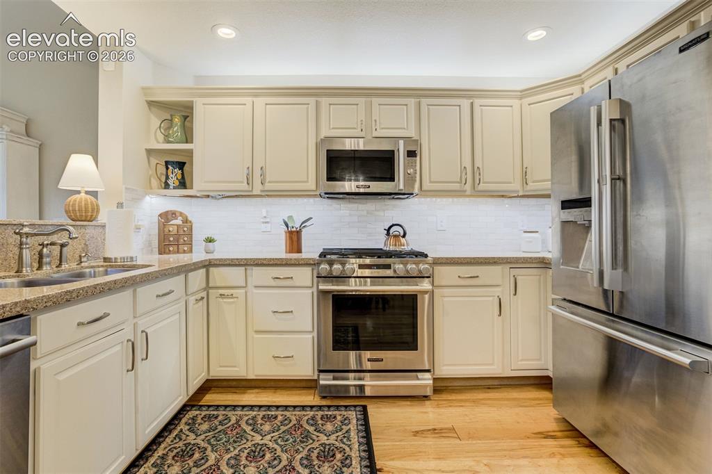 Image 5 of 50: Recently remodeled Gourmet kitchen with LG and Bosch appliances