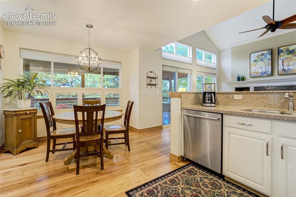Image 8 of 50: Kitchen