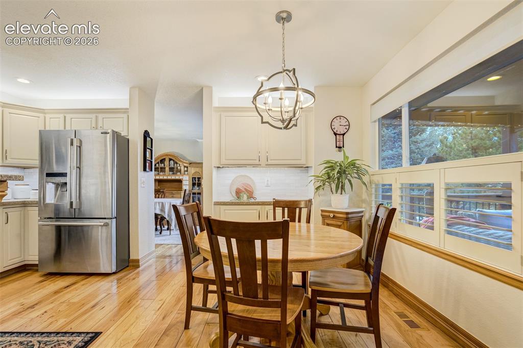 Image 9 of 50: Kitchen