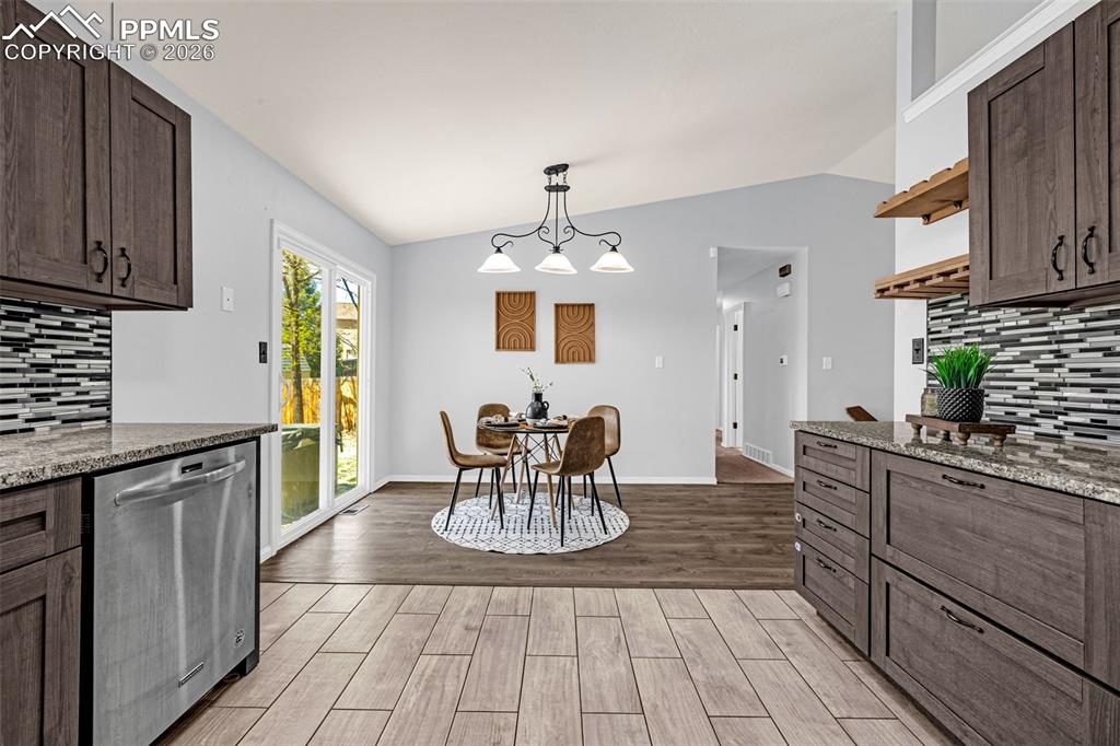 Image 10 of 42: Kitchen