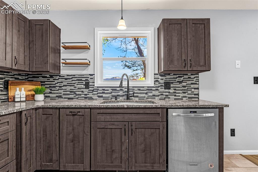 Image 11 of 42: Kitchen