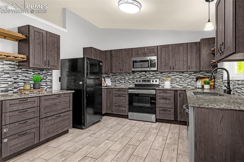 Image 12 of 42: Kitchen