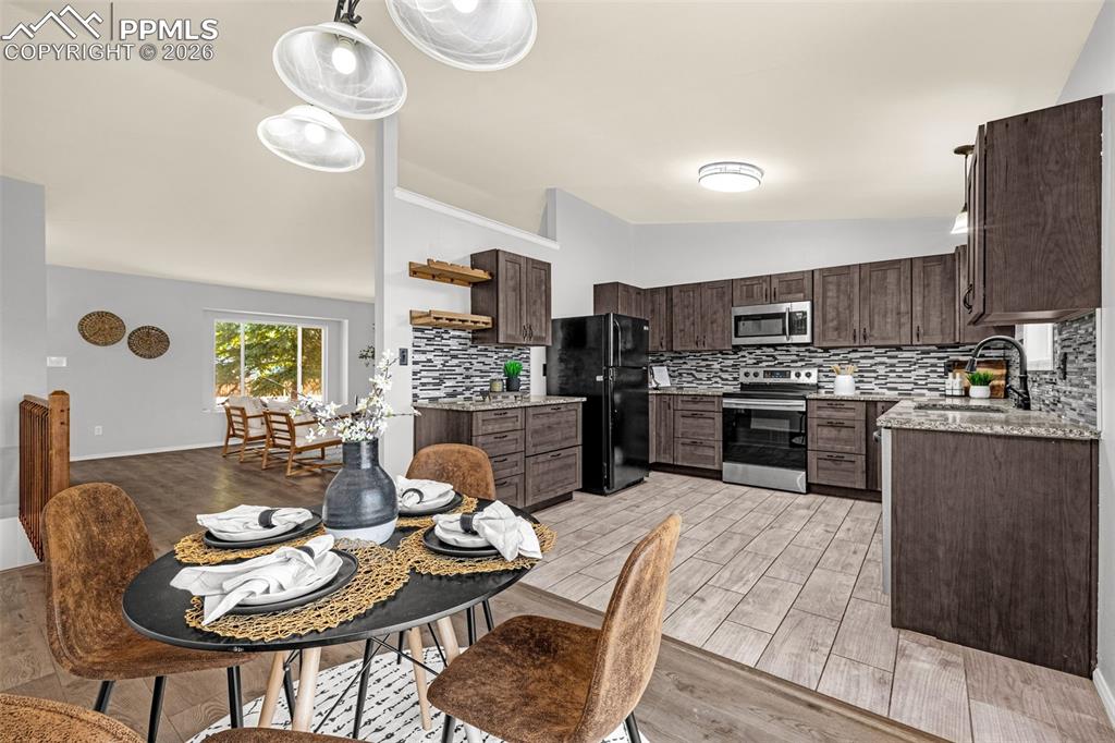 Image 14 of 42: Kitchen