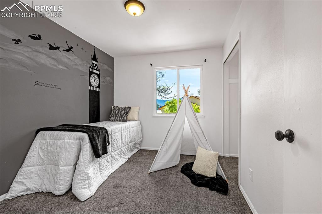 Image 15 of 42: Bedroom