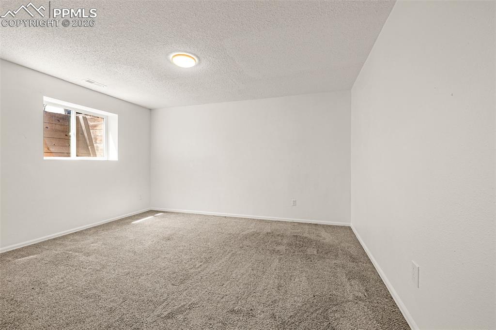 Image 26 of 42: Bedroom