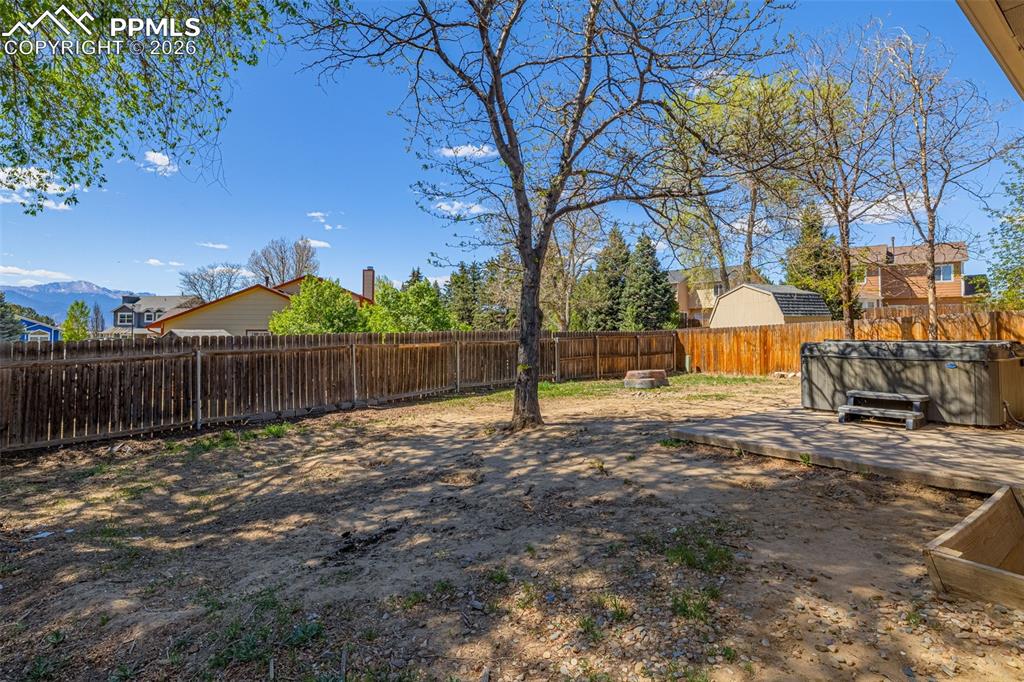 Image 33 of 42: Yard