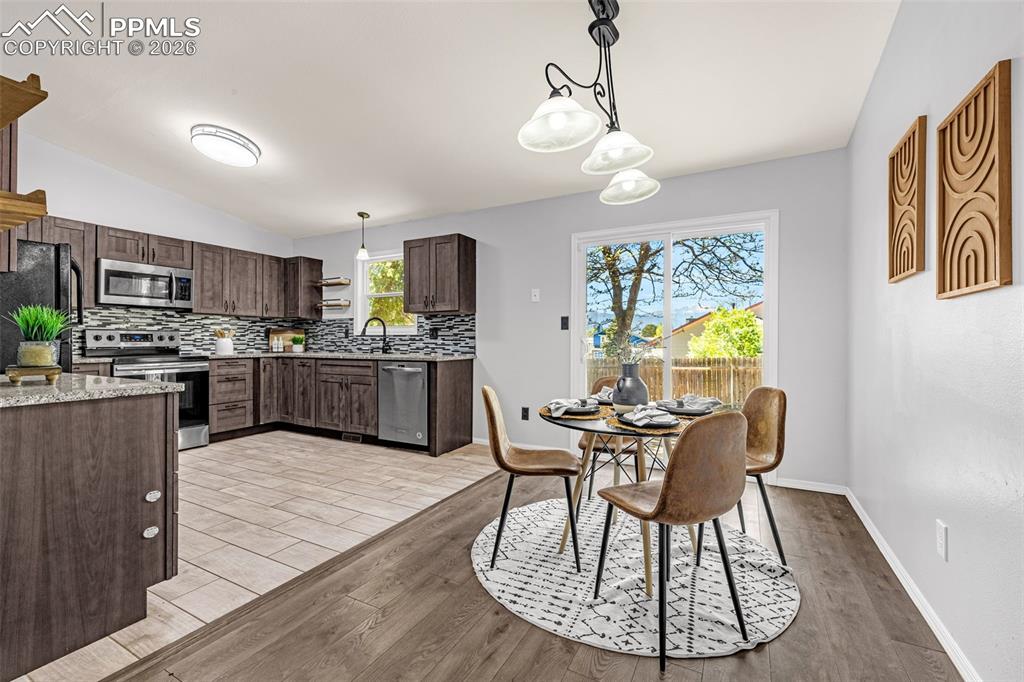 Image 7 of 42: Dining Area