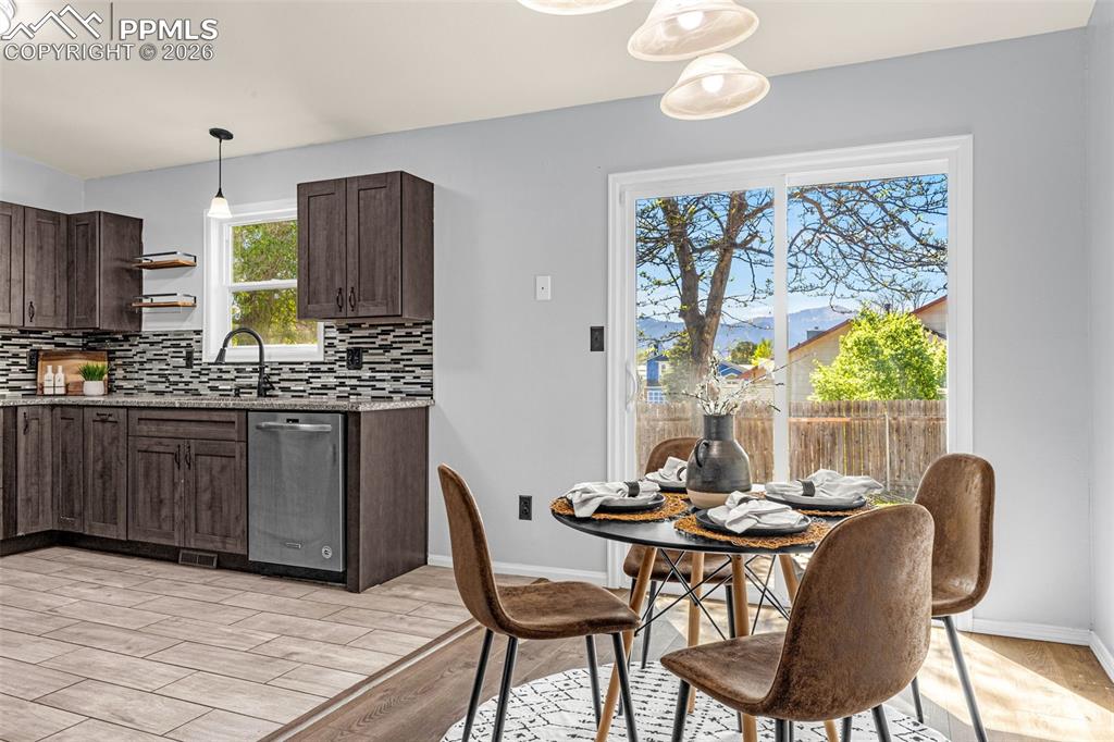 Image 8 of 42: Dining Area