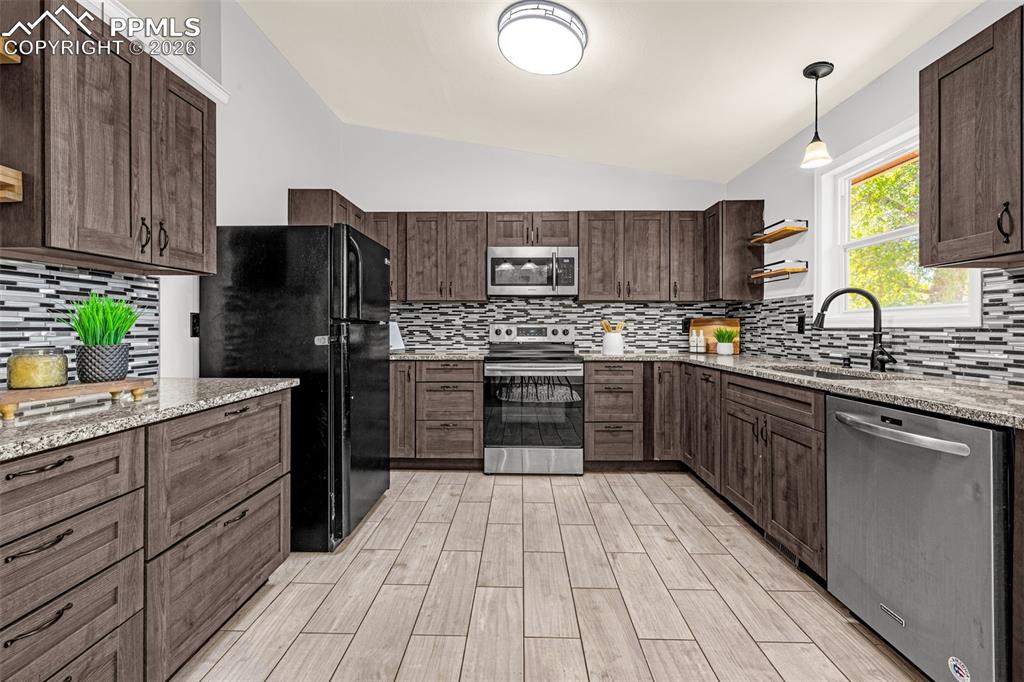 Image 9 of 42: Kitchen