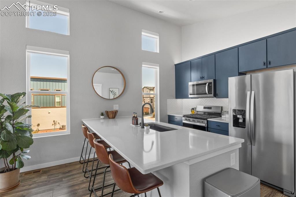 Image 10 of 28: Kitchen