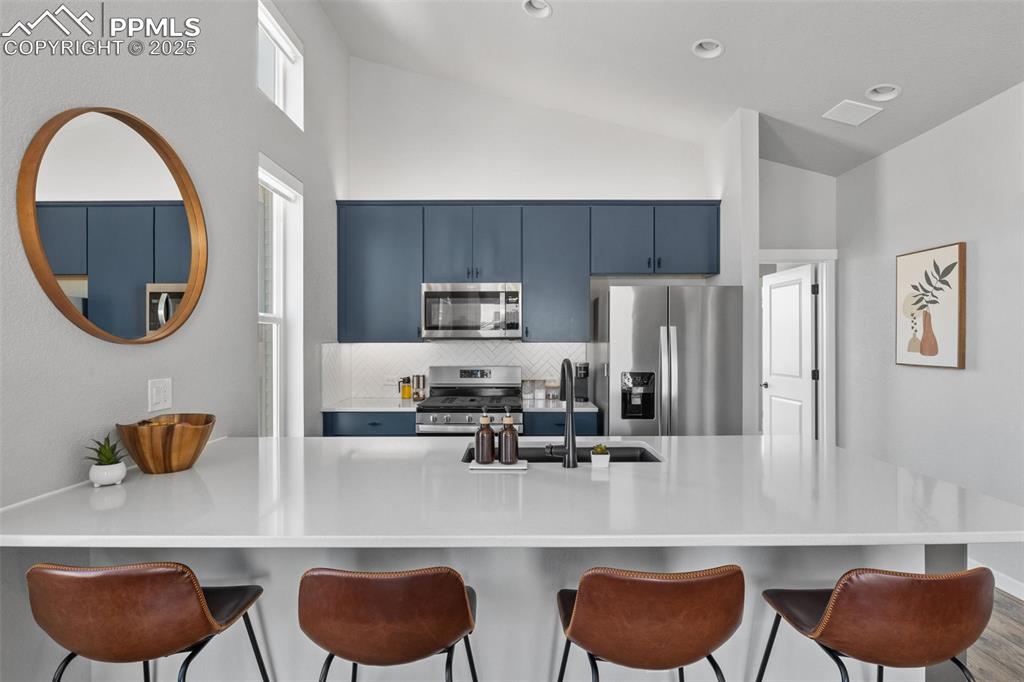 Image 9 of 28: Kitchen