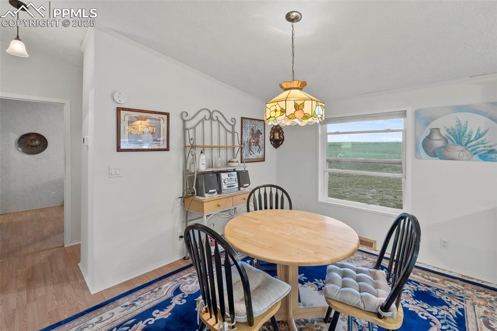 Image 10 of 40: Dining Area