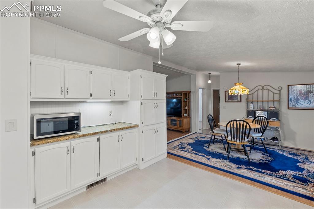 Image 14 of 40: Kitchen