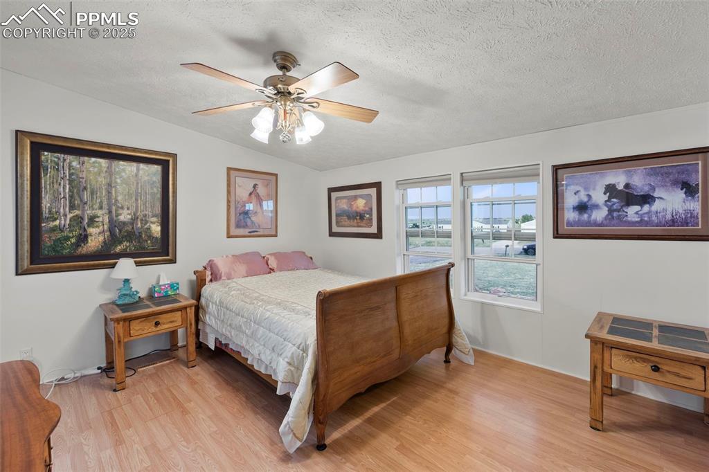 Image 16 of 40: Bedroom