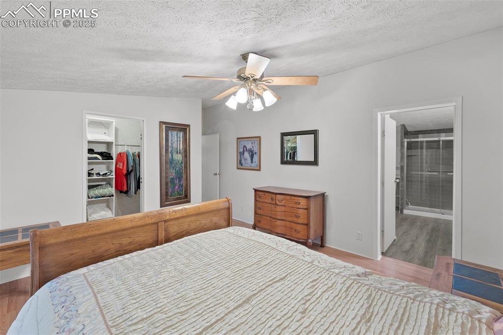 Image 18 of 40: Bedroom